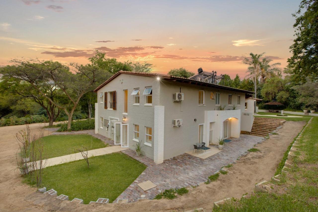 Amberhall Guesthouse โจฮันเนสเบิร์ก ภายนอก รูปภาพ