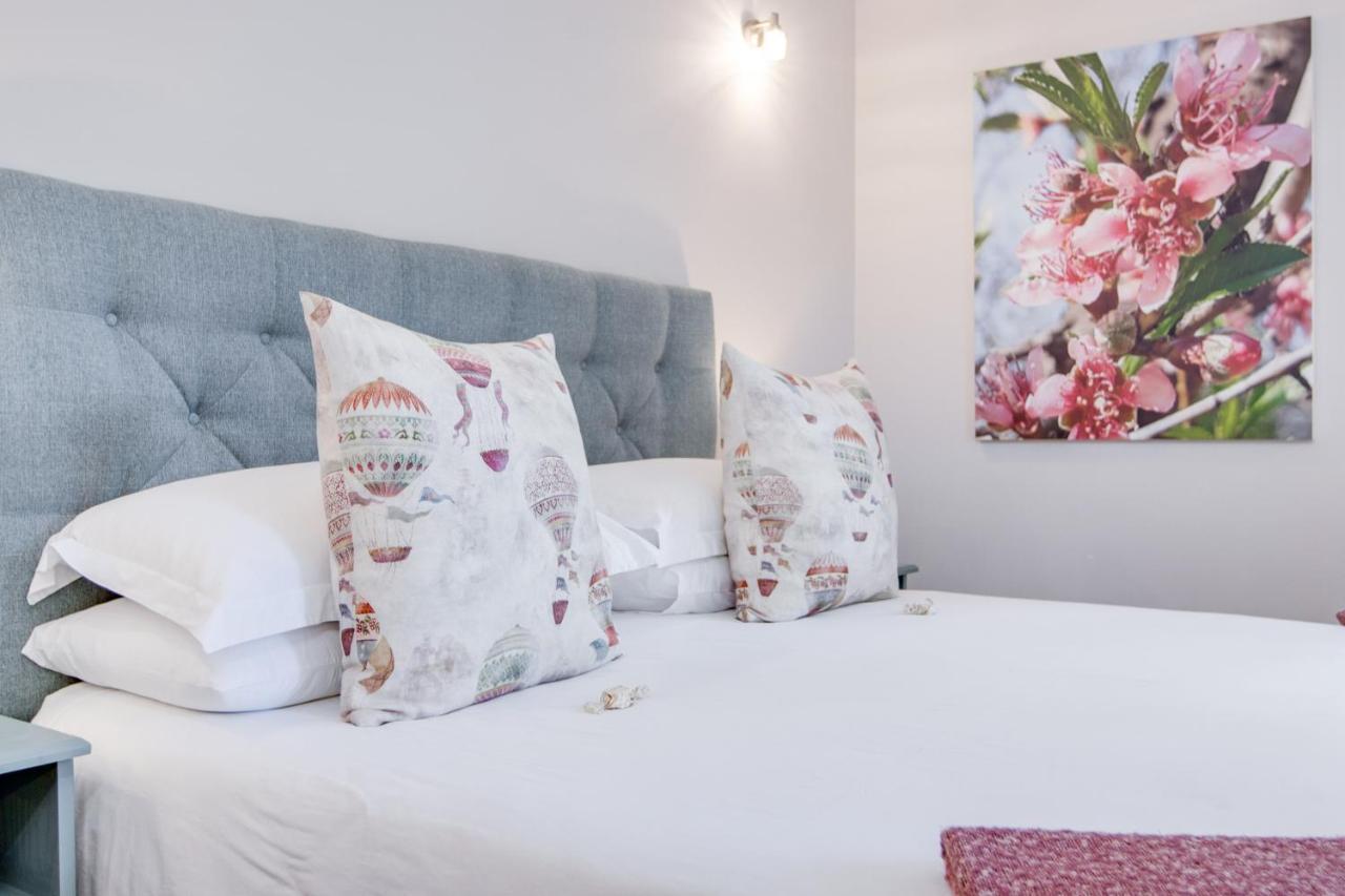 Amberhall Guesthouse โจฮันเนสเบิร์ก ภายนอก รูปภาพ