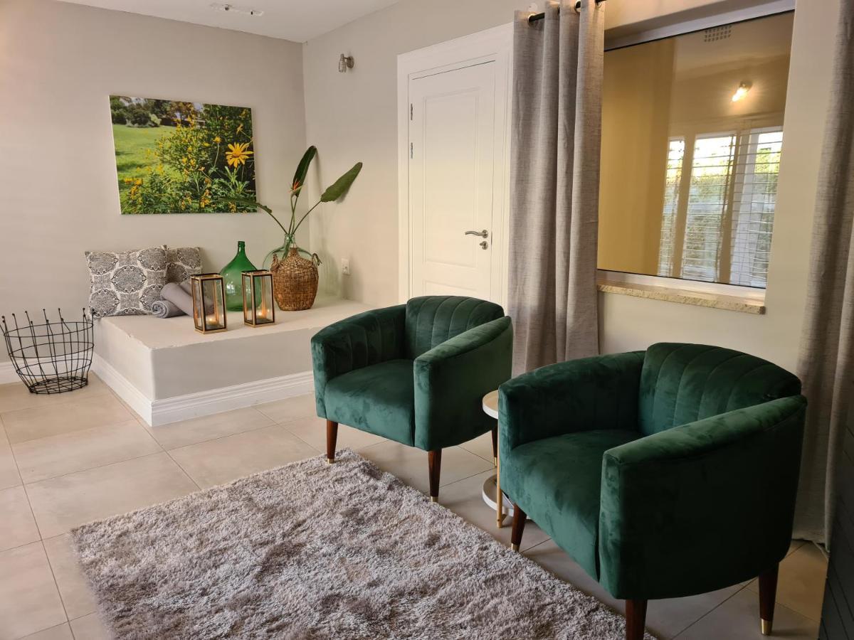 Amberhall Guesthouse โจฮันเนสเบิร์ก ภายนอก รูปภาพ