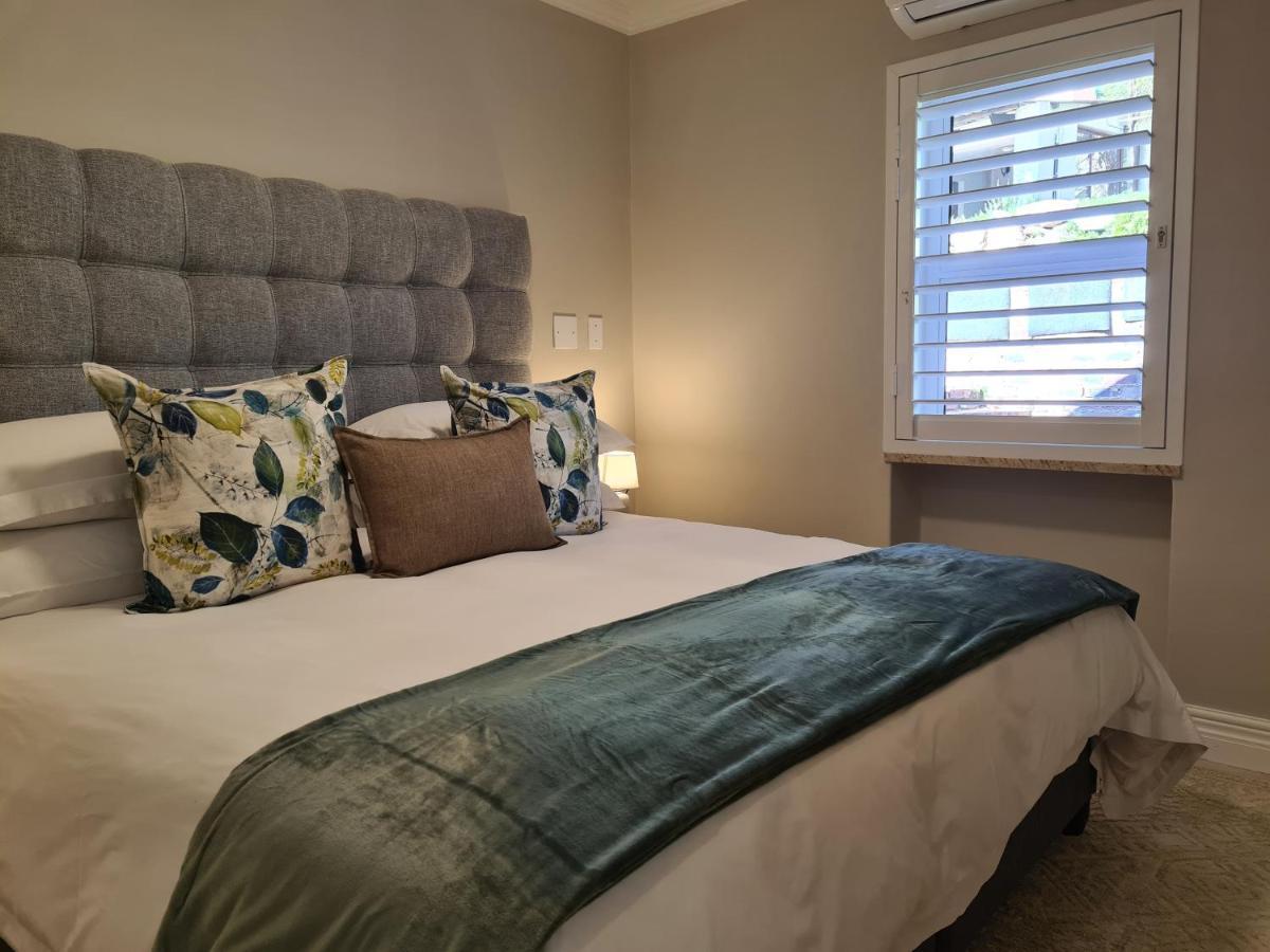 Amberhall Guesthouse โจฮันเนสเบิร์ก ภายนอก รูปภาพ