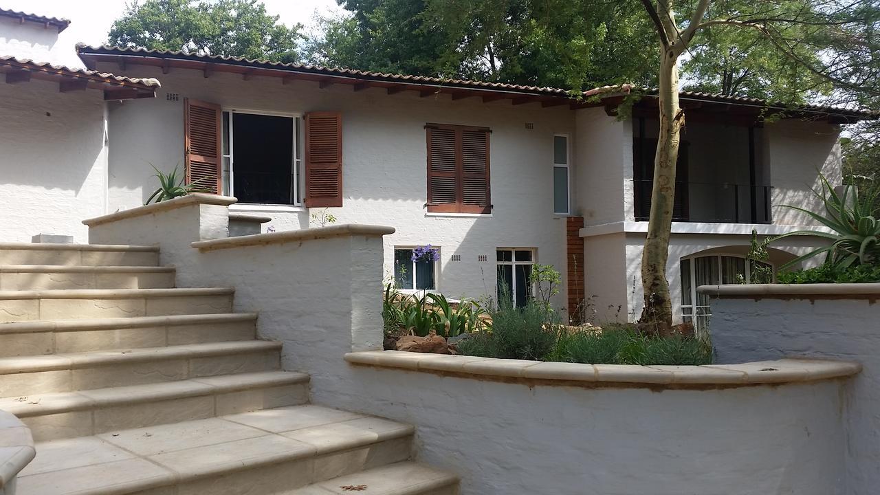 Amberhall Guesthouse โจฮันเนสเบิร์ก ภายนอก รูปภาพ