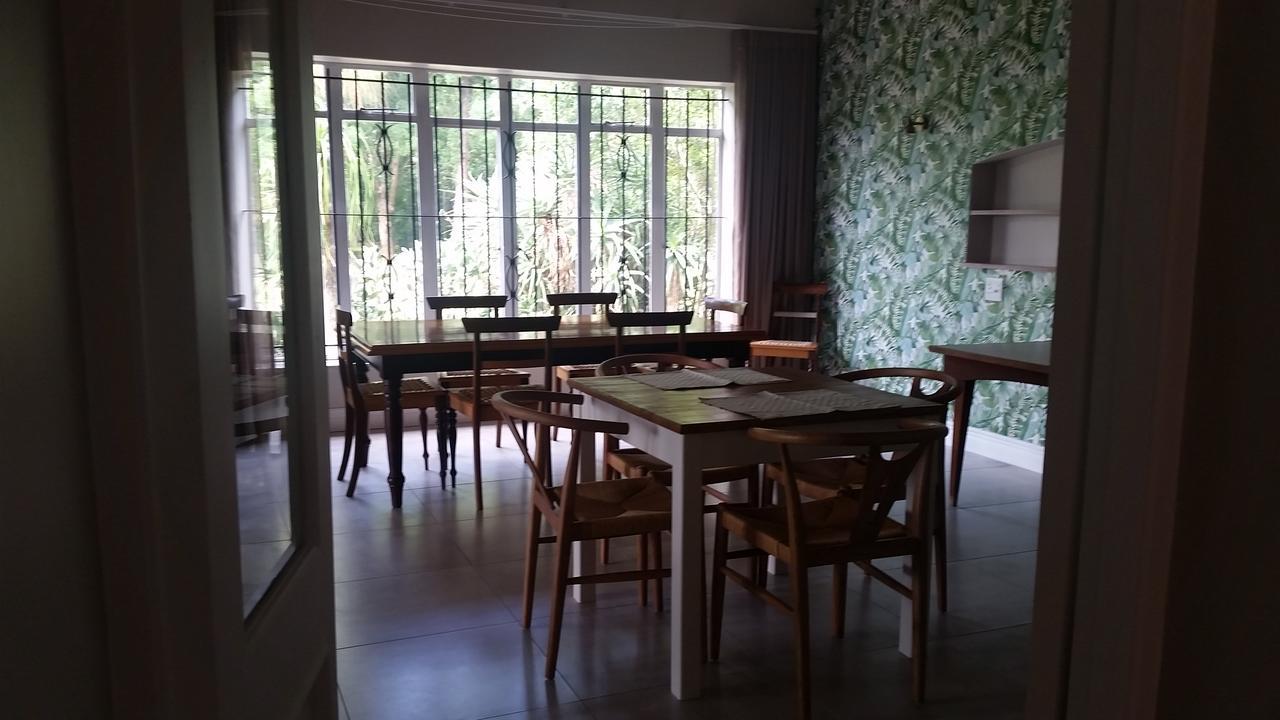 Amberhall Guesthouse โจฮันเนสเบิร์ก ภายนอก รูปภาพ