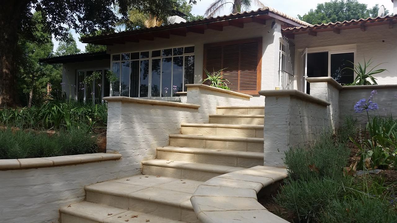 Amberhall Guesthouse โจฮันเนสเบิร์ก ภายนอก รูปภาพ