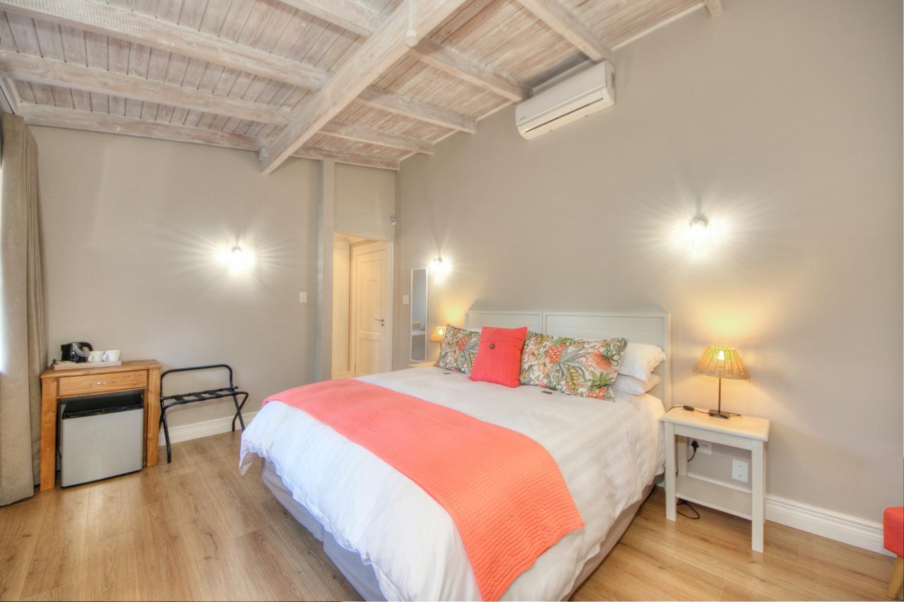 Amberhall Guesthouse โจฮันเนสเบิร์ก ภายนอก รูปภาพ