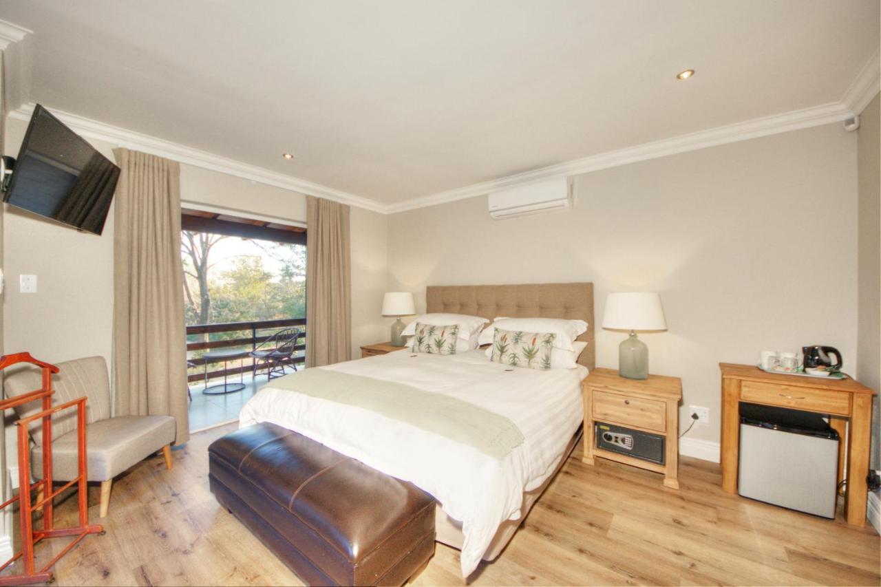 Amberhall Guesthouse โจฮันเนสเบิร์ก ภายนอก รูปภาพ
